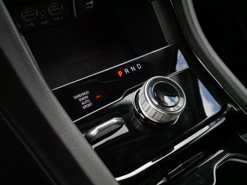 Used 2023 Jeep Grand Cherokee Limited w/ Luxury Tech Group II AWD/4WD image 24