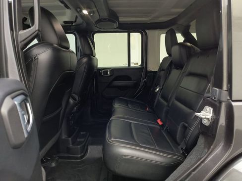 Used 2018 Jeep Wrangler Unlimited Sahara AWD/4WD image 12