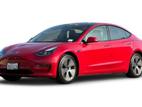 Used 2023 Tesla Model 3 Standard Range image 2