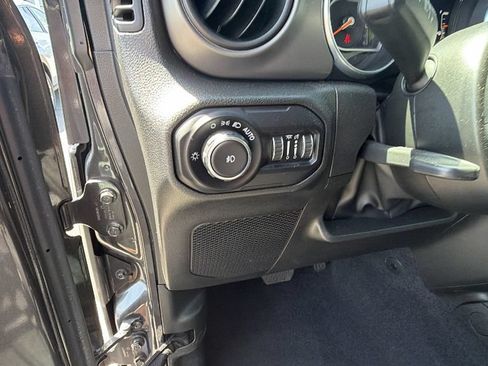 Used 2022 Jeep Wrangler Unlimited Sport AWD/4WD image 30