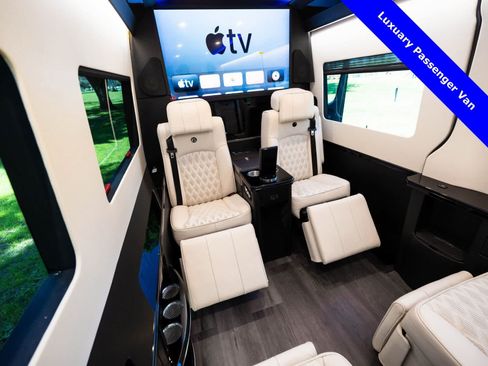 Used 2024 Mercedes-Benz Sprinter 2500 image 47
