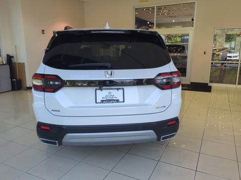 Used 2025 Honda Pilot Elite image 6