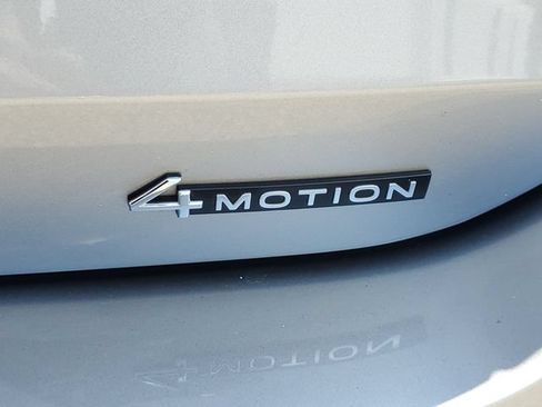 Used 2025 Volkswagen Tiguan SE w/ Panoramic Sunroof Package AWD/4WD image 7