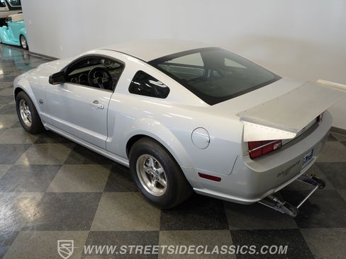 Used 2006 Ford Mustang GT RWD image 27