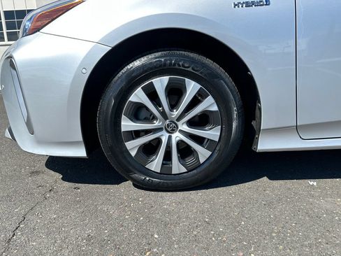 Used 2020 Toyota Prius XLE AWD/4WD image 11