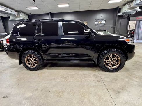 Used 2018 Toyota Land Cruiser w/ Carpet Mat Package AWD/4WD image 2