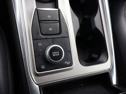 Used 2020 Ford Explorer XLT w/ Equipment Group 202A image 12