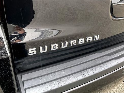 Used 2019 Chevrolet Suburban LT image 8