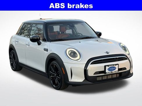 Used 2024 MINI Cooper 4-Door Hardtop FWD image 9