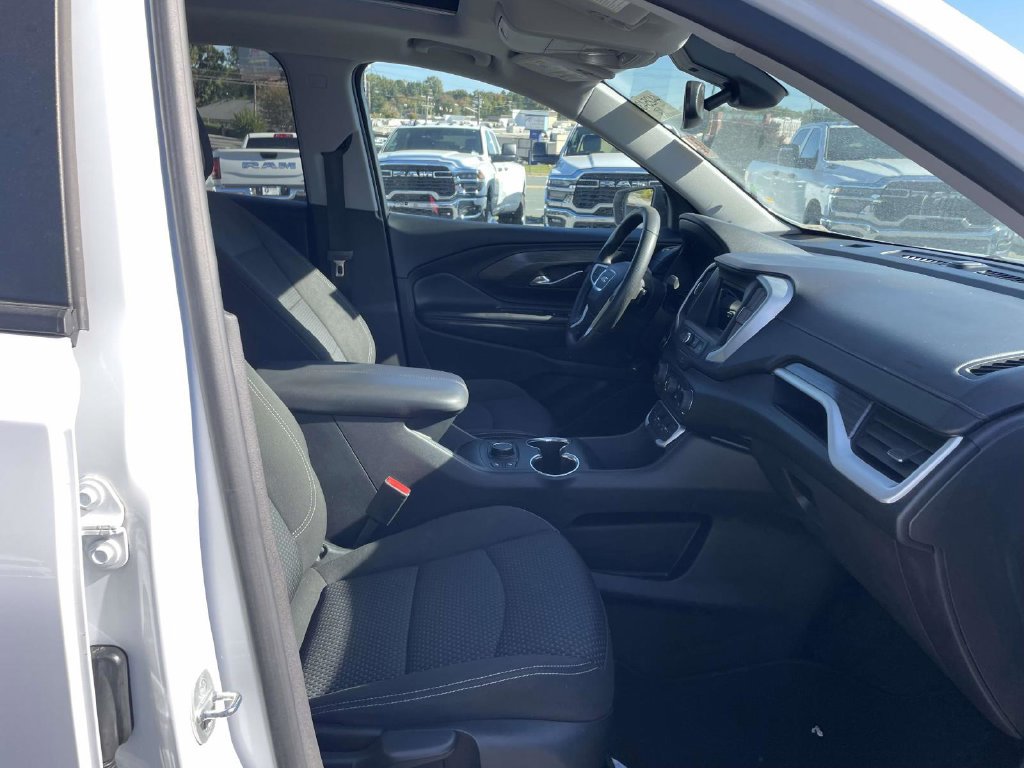 Used 2023 GMC Terrain SLE w/ Driver Convenience Package FWD image 12