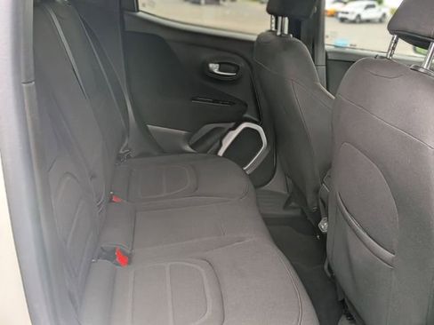 Used 2019 Jeep Renegade Latitude FWD image 33