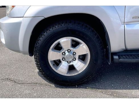Used 2006 Toyota 4Runner SR5 AWD/4WD image 9
