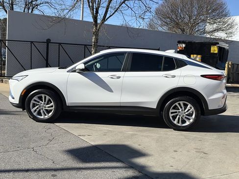 Used 2025 Buick Envista Preferred image 2