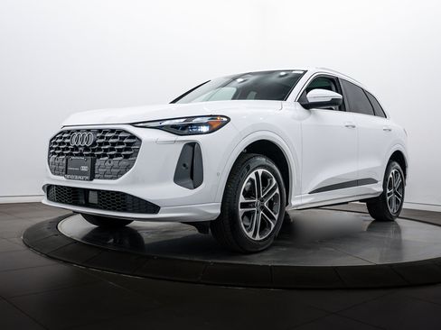 Certified 2025 Audi Q5 Premium w/ Convenience Package AWD/4WD image 7