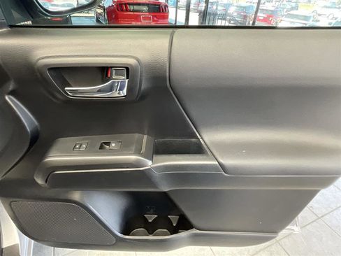 Used 2021 Toyota Tacoma TRD Sport image 9