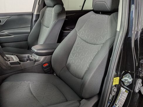 Used 2021 Toyota RAV4 XLE image 15