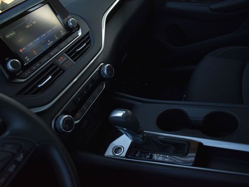 Used 2024 Nissan Altima 2.5 S image 22