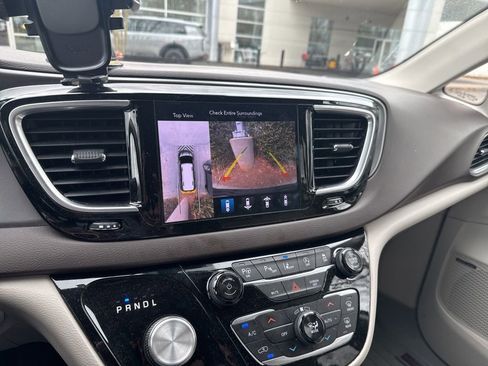 Used 2019 Chrysler Pacifica Touring-L Plus w/ Advanced Safetytec Group image 6