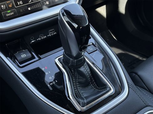 Used 2025 Subaru Outback Touring XT w/ Popular Package #2 image 17