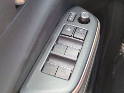 Used 2023 Toyota Crown Limited image 22