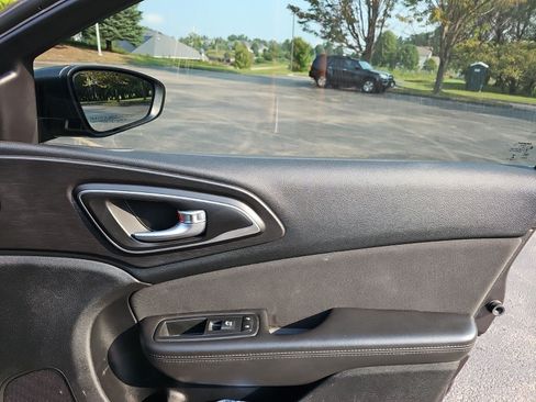 Used 2015 Chrysler 200 Limited FWD image 11
