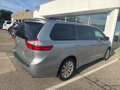 Used 2017 Toyota Sienna XLE w/ XLE Navigation Package AWD/4WD image 5
