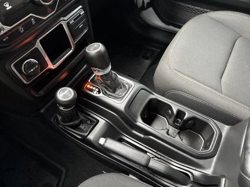 Used 2023 Jeep Wrangler Unlimited Sport AWD/4WD image 21