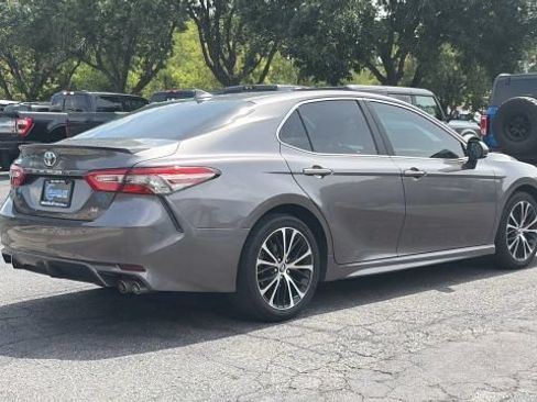 Used 2019 Toyota Camry SE w/ Carpet Mat Package FWD image 5