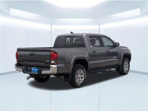 Used 2018 Toyota Tacoma SR5 RWD image 6