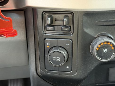 Used 2025 Ford F250 XLT AWD/4WD image 23