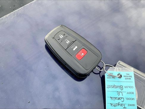 Used 2020 Toyota Corolla LE image 10