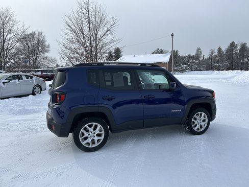 Used 2017 Jeep Renegade Latitude image 3
