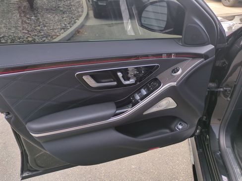 Used 2025 Mercedes-Benz S 63 AMG S image 12