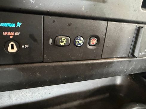 Used 2022 Chevrolet Express 2500 w/ Driver Convenience Package RWD image 14