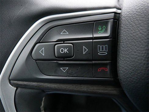 Used 2023 Jeep Grand Cherokee Limited w/ Black Appearance Package image 23