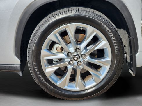 Used 2021 Toyota Highlander Limited FWD image 37