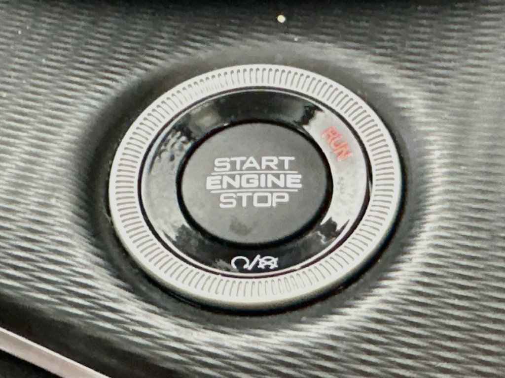 Used 2023 Jeep Grand Cherokee Laredo AWD/4WD image 27