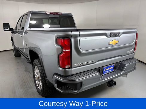 Used 2025 Chevrolet Silverado 2500 High Country w/ Technology Package AWD/4WD image 8
