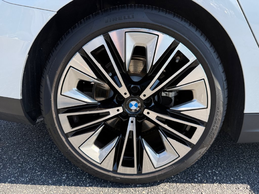Used 2026 BMW 530i xDrive AWD/4WD image 17