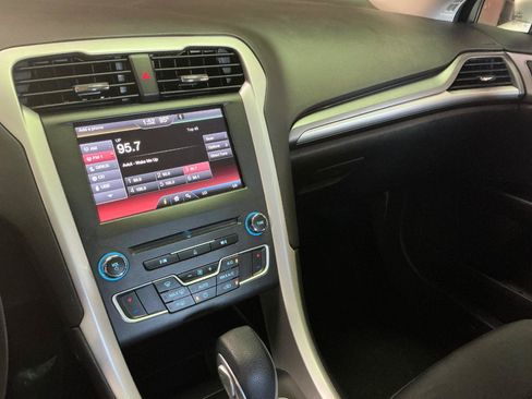 Used 2016 Ford Fusion SE FWD image 23