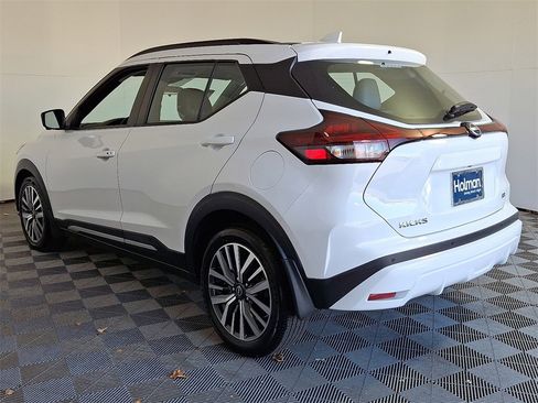 Used 2023 Nissan Kicks SR w/ SR Premium Package image 9