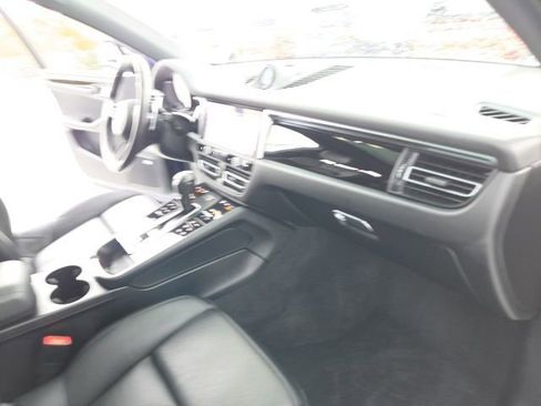 Used 2024 Porsche Macan AWD/4WD image 25