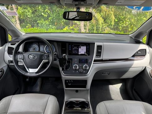 Used 2015 Toyota Sienna XLE w/ XLE Navigation Package AWD/4WD image 5