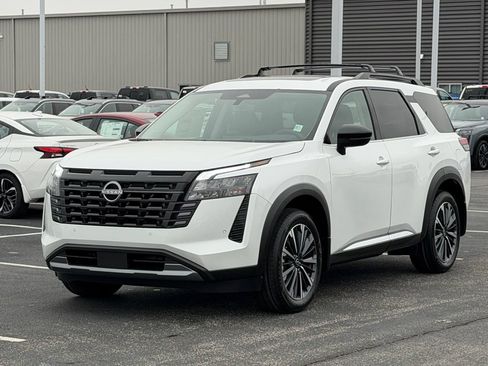 New 2026 Nissan Pathfinder Platinum w/ Cargo Package FWD image 9