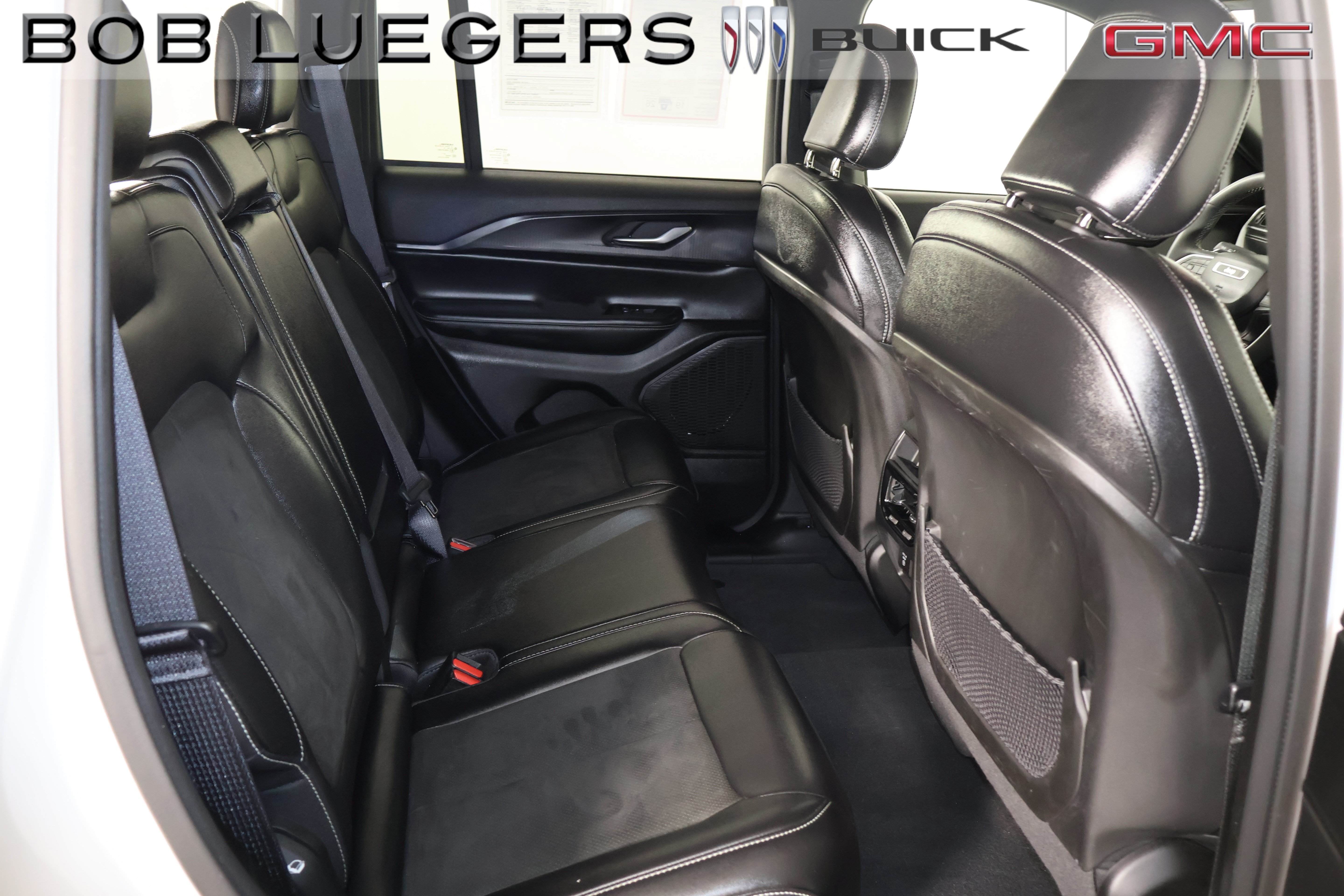 Used 2023 Jeep Grand Cherokee Altitude AWD/4WD image 16