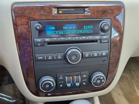 Used 2011 Chevrolet Impala LT w/ Luxury Edition Package FWD image 18
