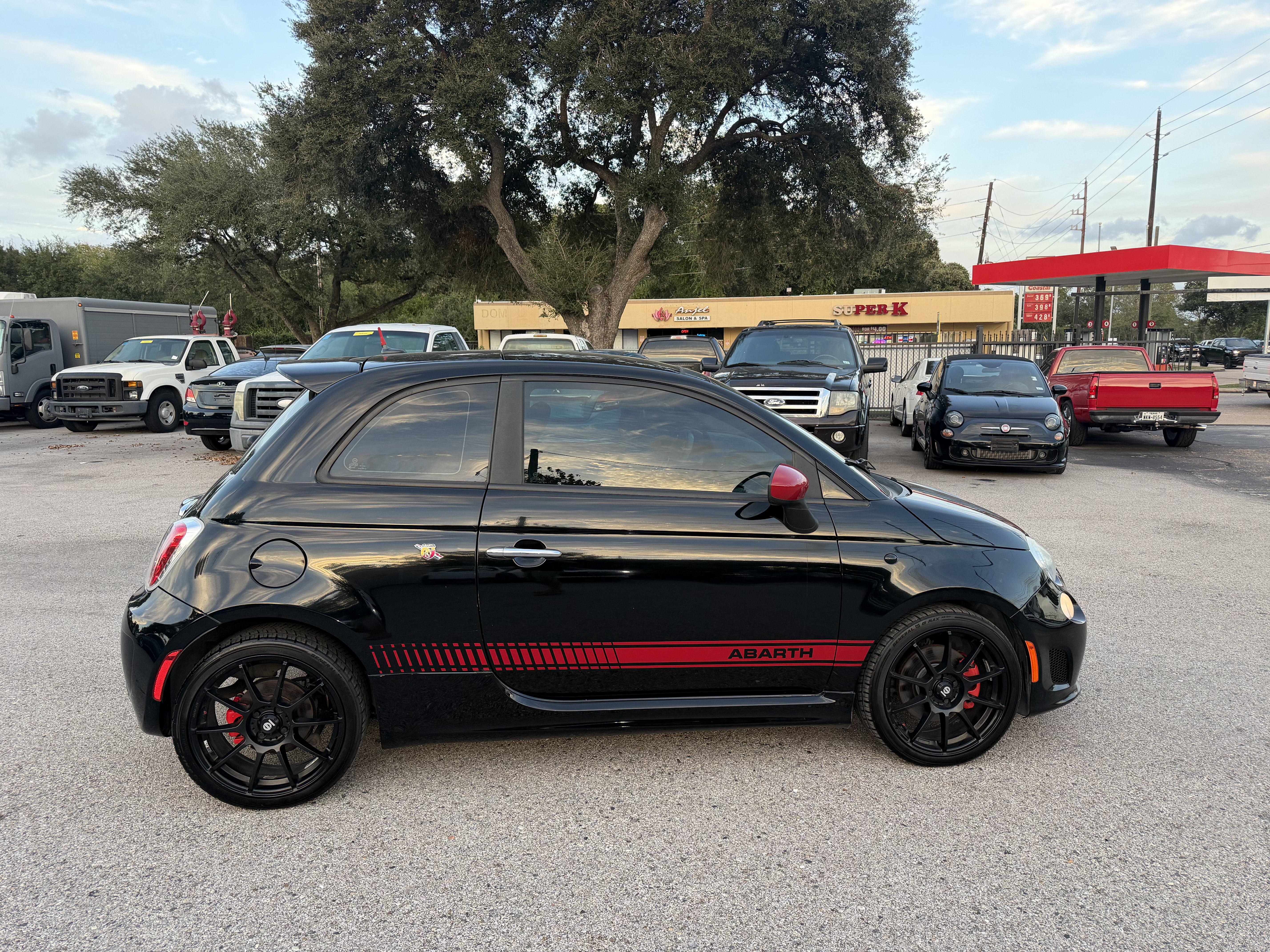 Used 2015 FIAT 500 Abarth w/ Beats Audio Package FWD image 8