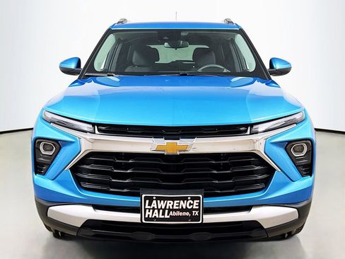 Used 2025 Chevrolet TrailBlazer LT image 2