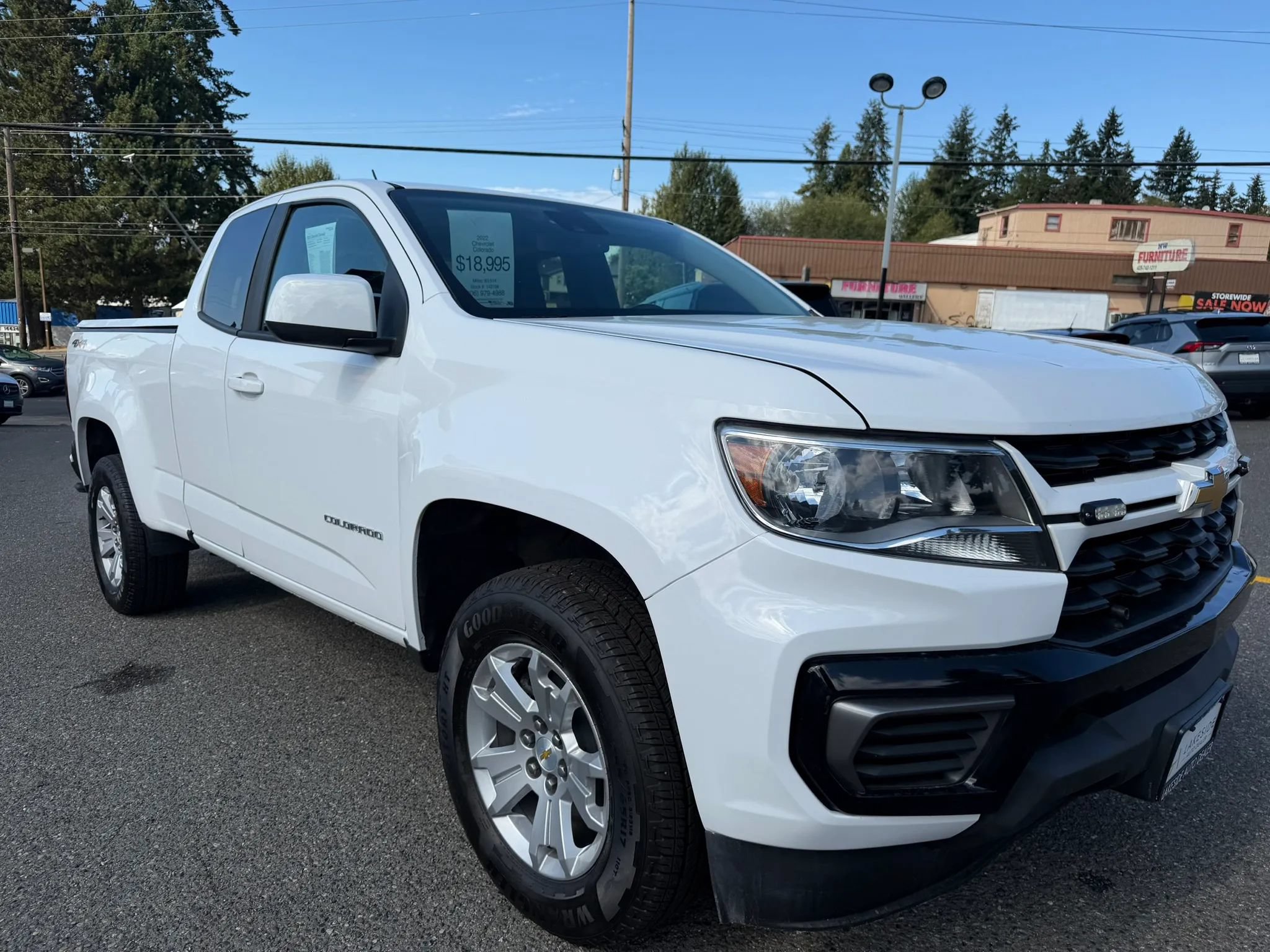 Used 2022 Chevrolet Colorado LT w/ Fleet Safety Package AWD/4WD image 3