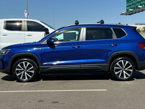 Certified 2022 Volkswagen Taos SE w/ Panoramic Sunroof Package image 7